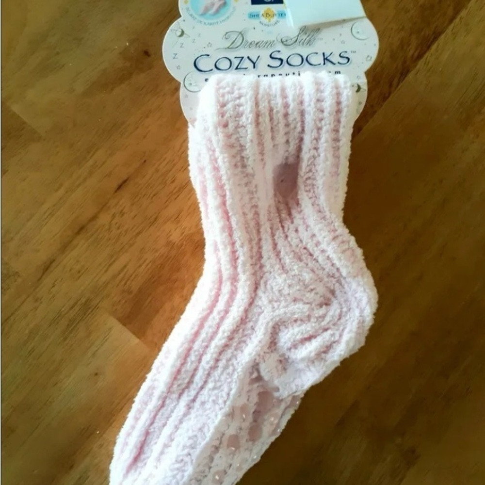 NEW WOMEN'S SLIPPER SOCKS EARTH THERAPEUTICS DREAM SILK MOISTURIZING ONE SIZE